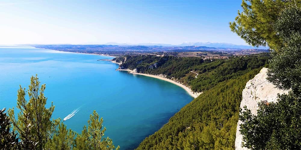 Riviera del Conero and Colli dell’Infinito: wild nature and breathtaking beaches